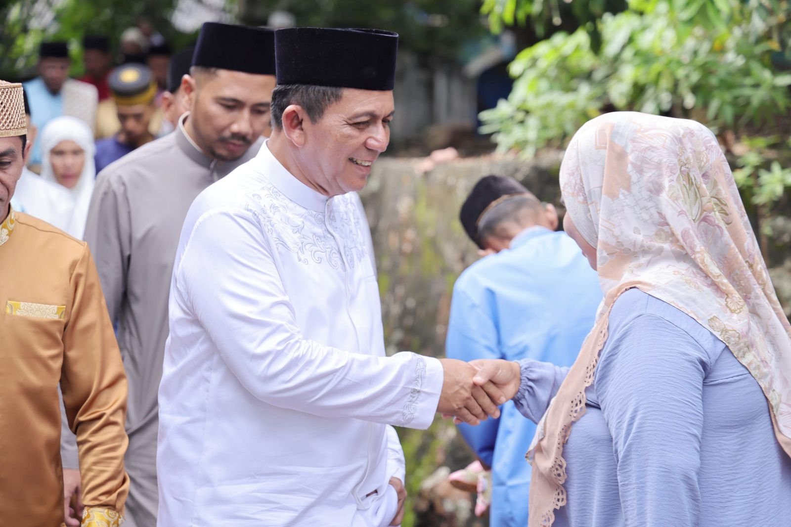 Gubernur Ansar Salat Idulfitri di Pulau Terong