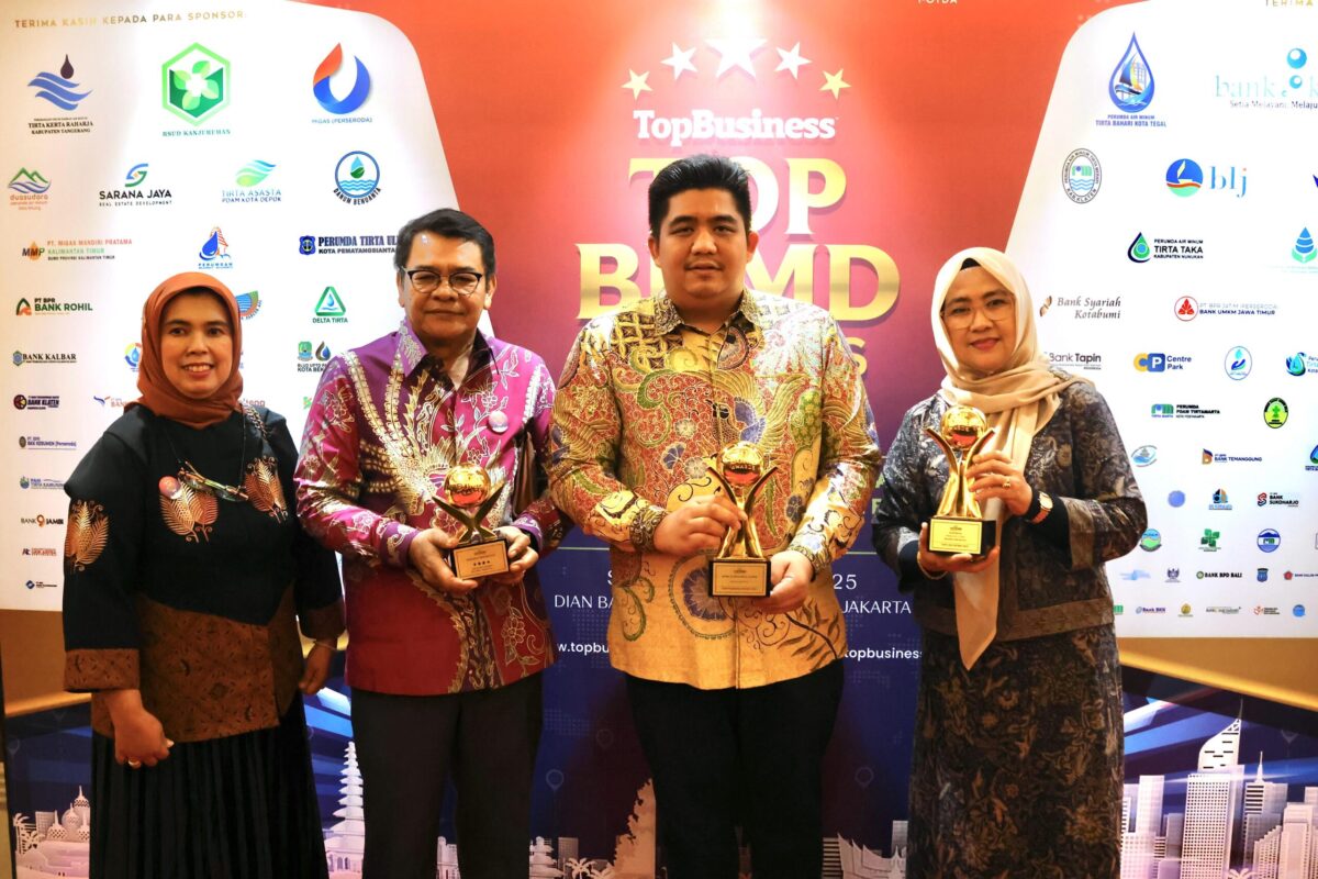 Bangga, Bupati Roby dan BPR Bintan Harumkan Daerah di Ajang TOP BUMD Awards 2025