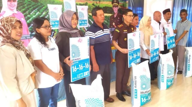 Dukung Ketahanan Pangan, BPR Bintan Salurkan CSR Pupuk untuk Petani