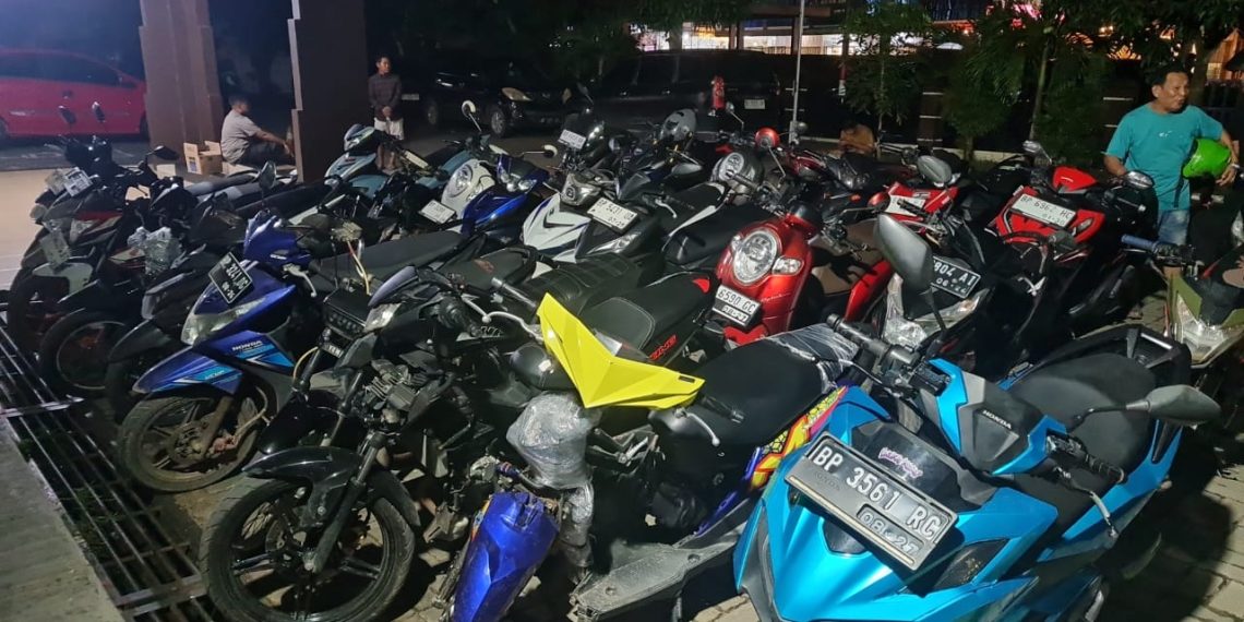 Polsek Bengkong Grebek Balap Liar, 27 Motor Disita dan Pelaku Diberi Pembinaan