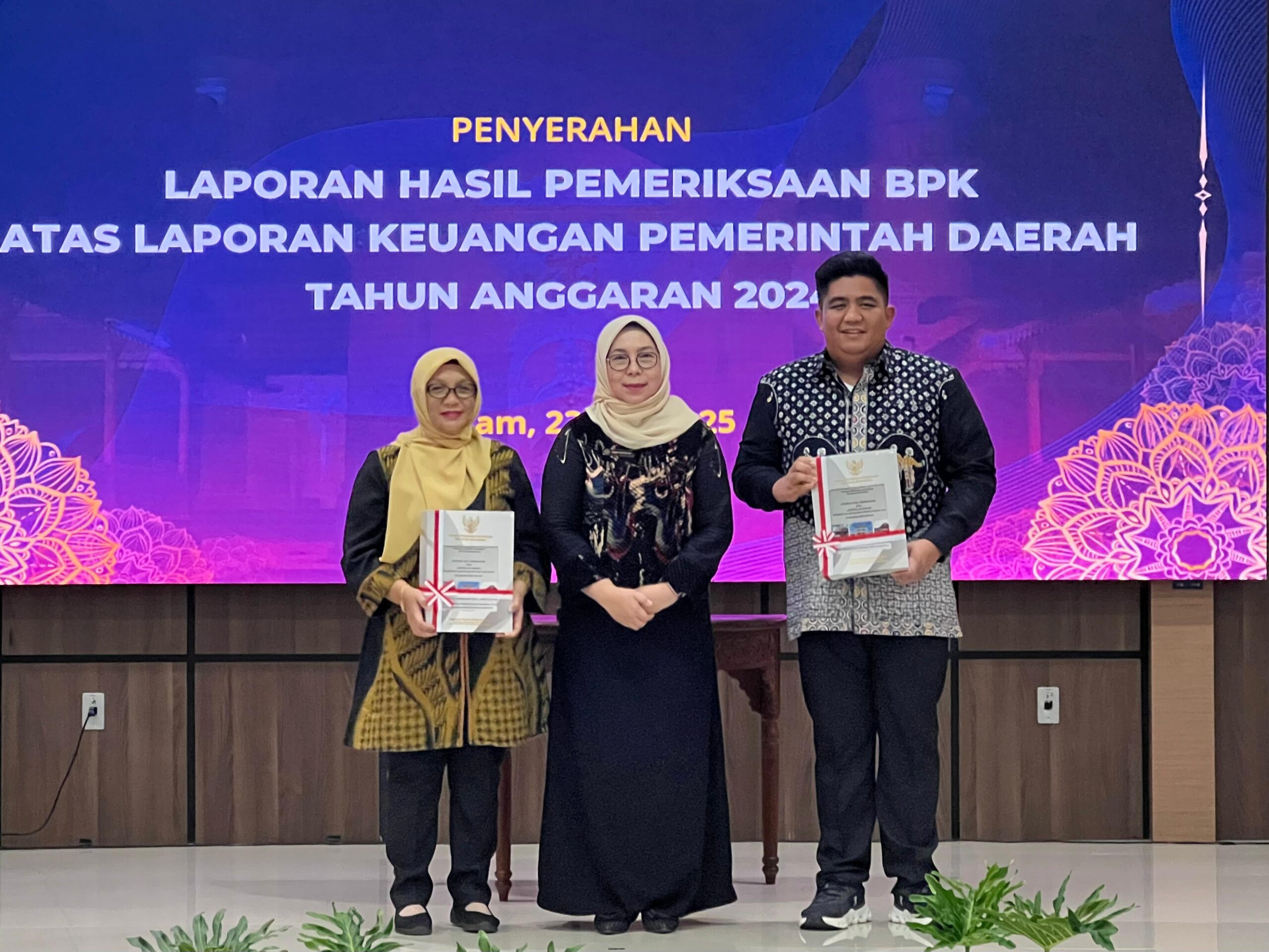 Pemerintah Kabupaten (Pemkab) Bintan kembali meraih opini Wajar Tanpa Pengecualian (WTP) atas Laporan Keuangan Pemerintah Daerah (LKPD) Tahun Anggaran 2024. Ini merupakan raihan WTP ke-14 secara berturut-turut sejak beberapa tahun terakhir.