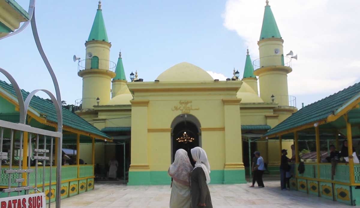 Dari Masjid Putih Telur hingga Benteng Perlawanan, Inilah Pesona Pulau Penyengat