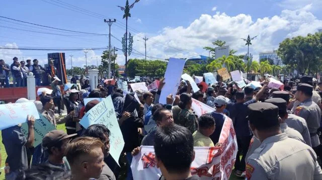 Ratusan Nelayan Bintan Gelar Aksi Tolak Tambang Pasir Laut dan VMS