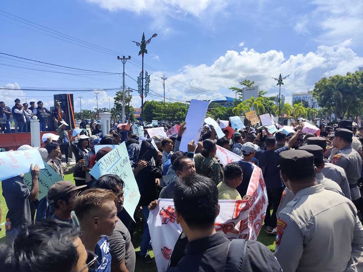 Ratusan Nelayan Bintan Gelar Aksi Tolak Tambang Pasir Laut dan VMS