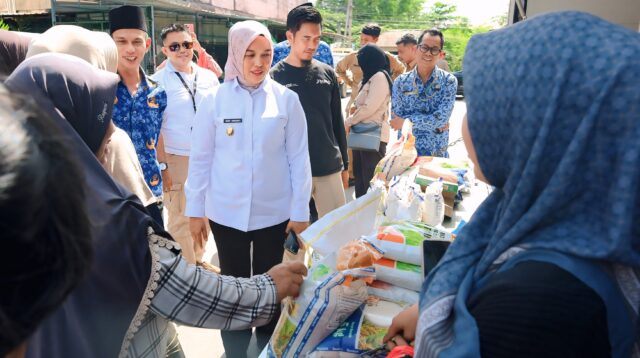 Minyak Cuma Rp15 Ribu, Ayam Segar Rp38 Ribu, Intip Pasar Murah Bintan Jelang Iduladha