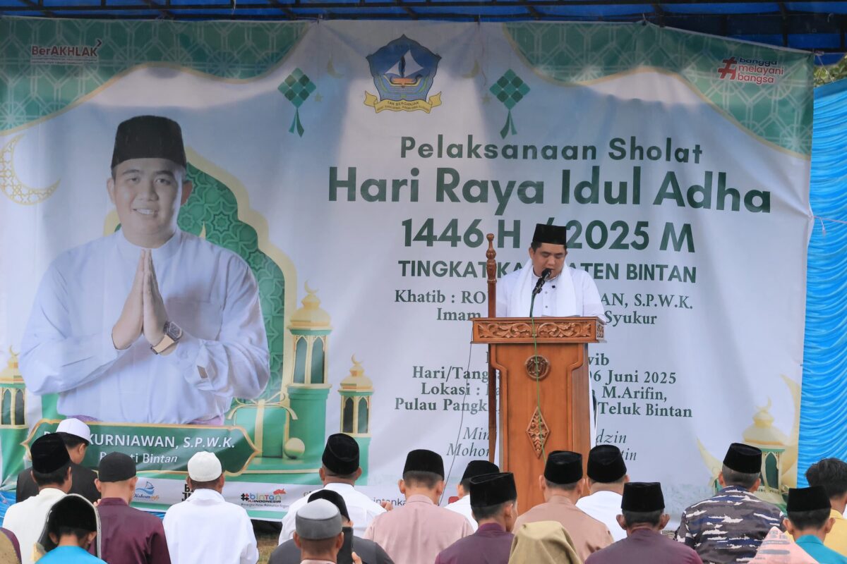 Bupati Bintan Jadi Khatib Idul Adha, Ajak Warga Petik Makna Kurban