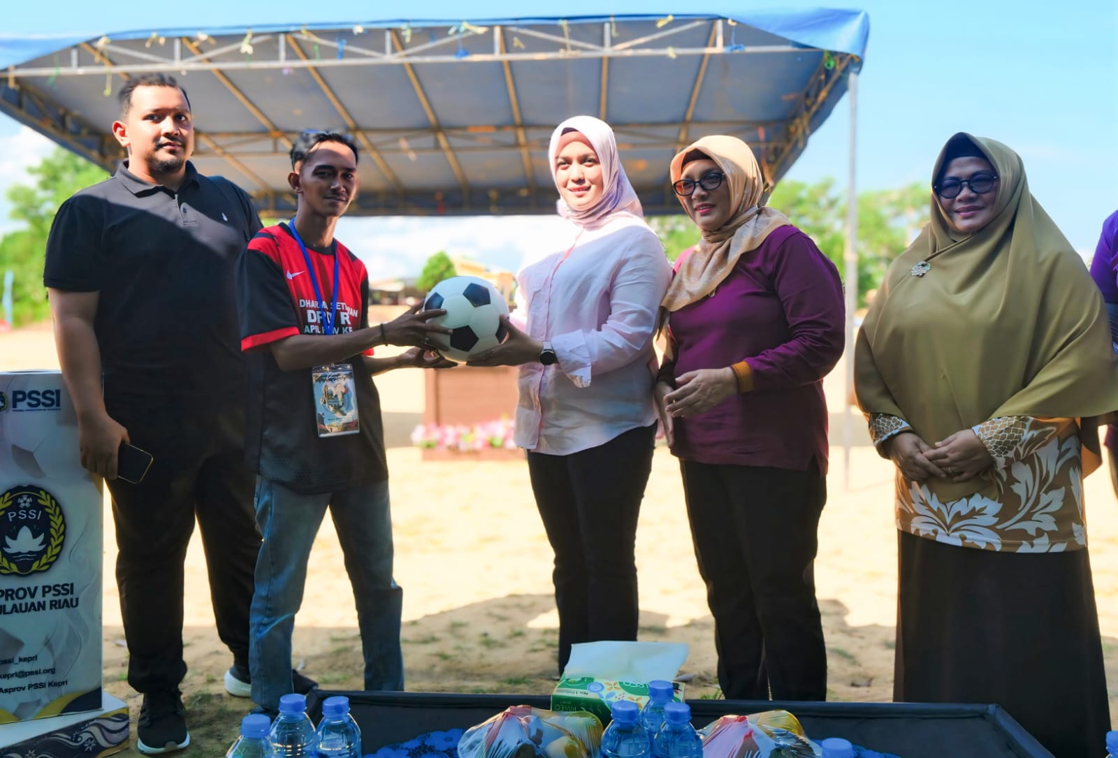 Turnamen Bola Keter Mansur Digelar Lagi, Ini Harapan Wabup Bintan untuk Pemain dan Warga