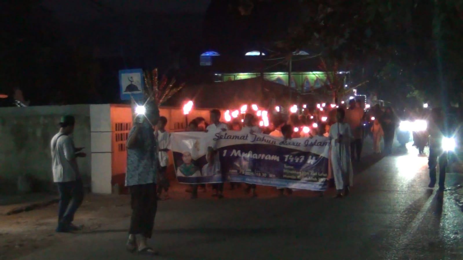 Warga Kuantan Tanjungpinang Gelar Pawai Obor Sambut Tahun Baru Islam 1447 H