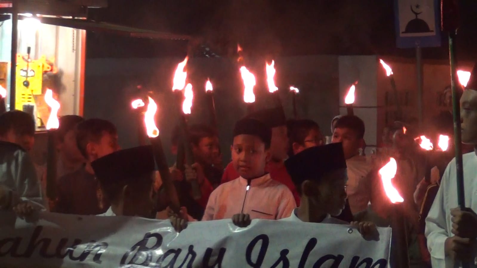 Warga Kuantan Tanjungpinang Gelar Pawai Obor Sambut Tahun Baru Islam 1447 H