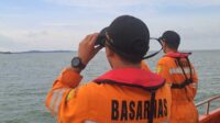 Hari Kedua Operasi SAR Kapal Tenggelam di Selat Nenek: 11 Orang Selamat, 2 Masih Dicari