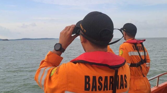 Hari Kedua Operasi SAR Kapal Tenggelam di Selat Nenek: 11 Orang Selamat, 2 Masih Dicari