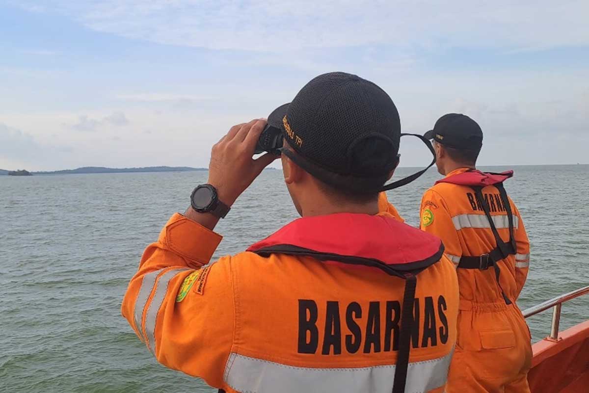 Hari Kedua Operasi SAR Kapal Tenggelam di Selat Nenek: 11 Orang Selamat, 2 Masih Dicari