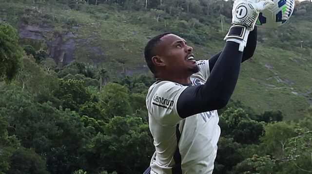 Manchester United Incar John Victor, Kiper Botafogo yang Bersinar di Piala Dunia Antarklub