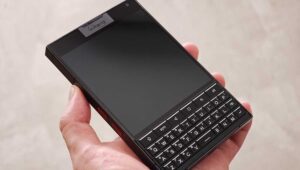 Nostalgia BlackBerry Bangkit Lagi Lewat Ponsel Android dengan Keyboard Fisik