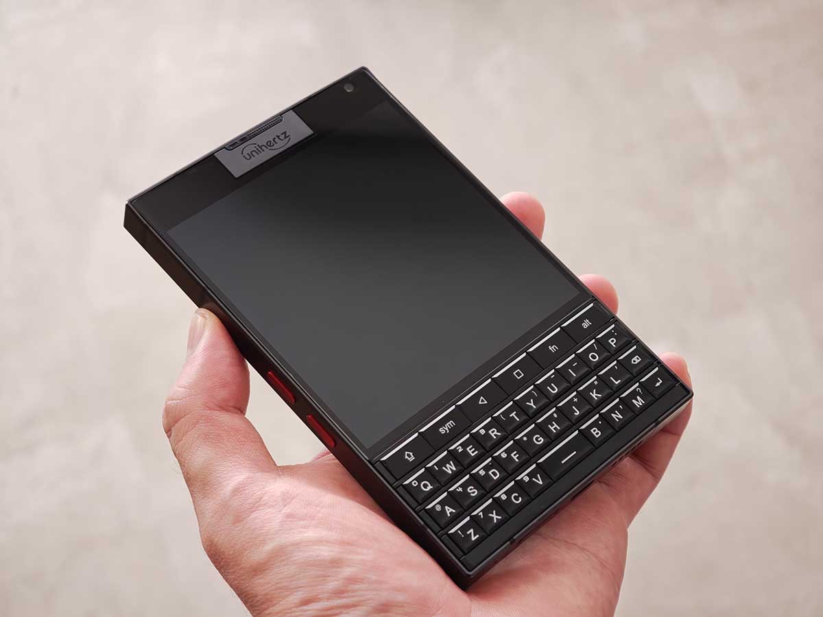 Nostalgia BlackBerry Bangkit Lagi Lewat Ponsel Android dengan Keyboard Fisik