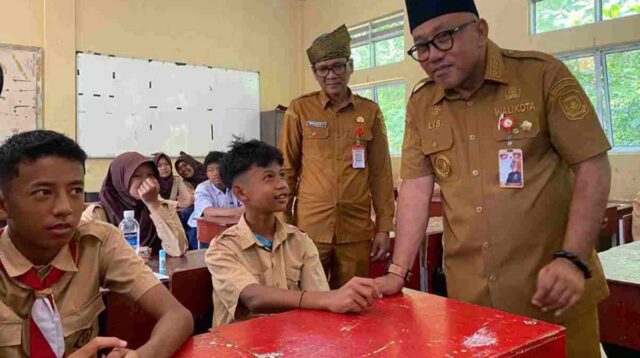 Pernah Jualan Es, Wali Kota Tanjungpinang Ajak Siswa Tak Takut untuk Sukses