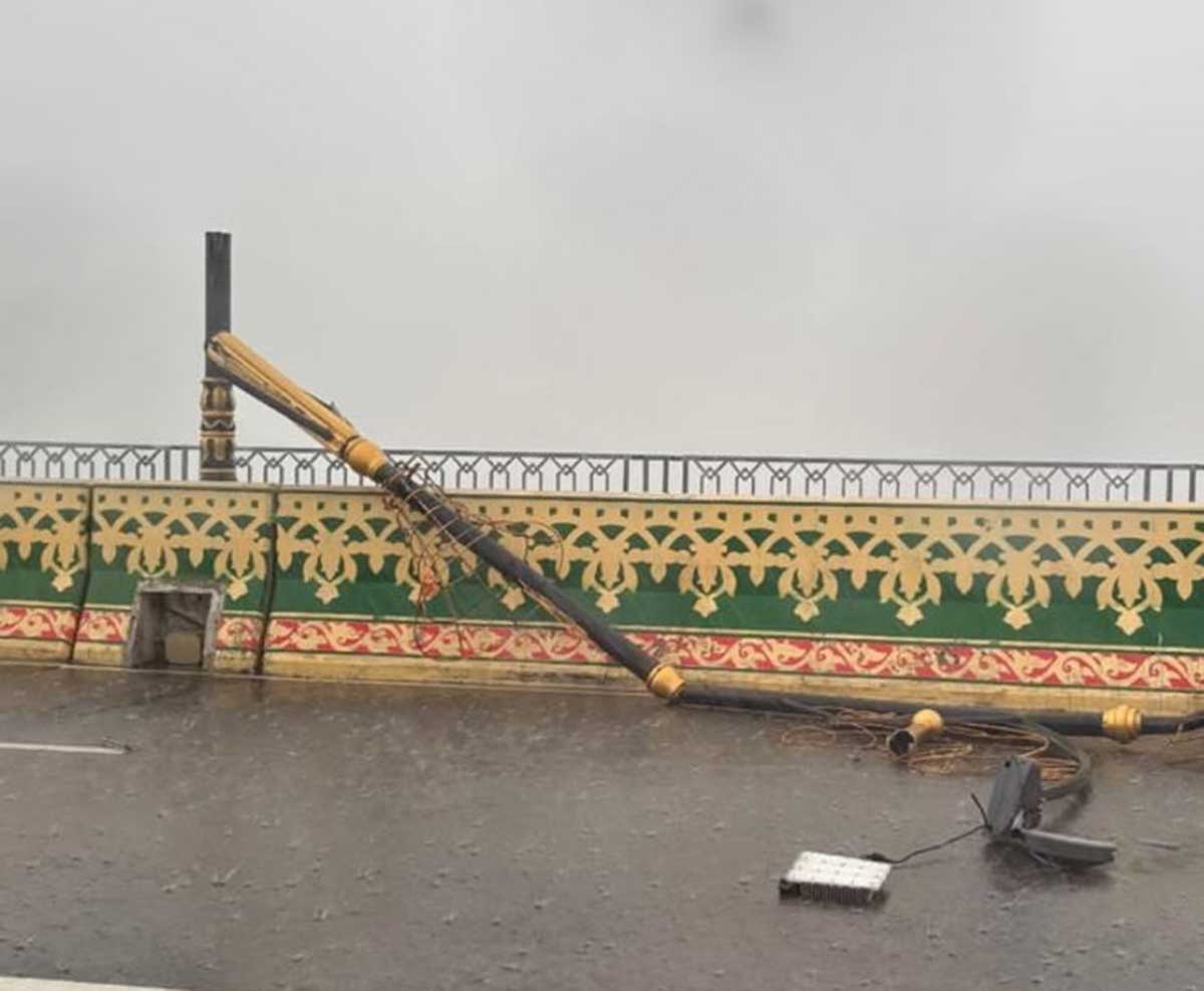 Angin Kencang di Tanjungpinang Pecahkan Kaca Kantor Bappelitbang Kepri dan Rusak Fasilitas Umum