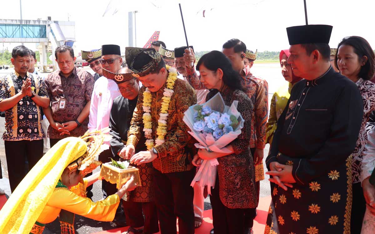Prosesi Adat Melayu Sambut Jehezkiel Devy Sudarso, Kajati Kepri yang Baru