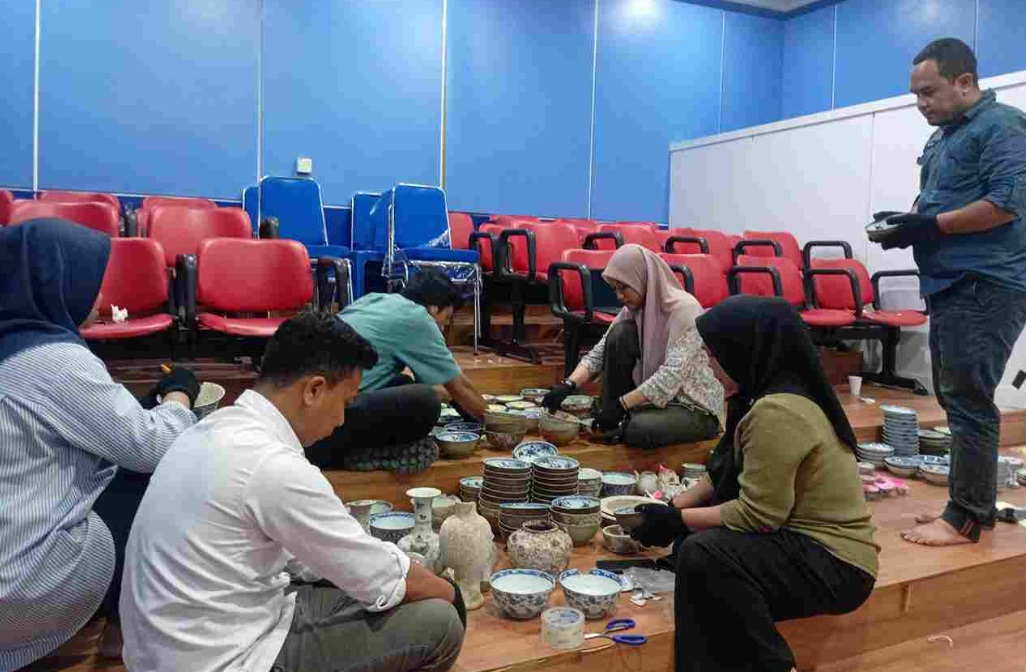 Museum SSBA Tanjungpinang Identifikasi Keramik Batavia Ware, Peninggalan Masa VOC