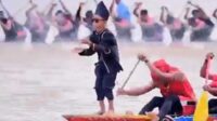 Aksi Penari Cilik di Pacu Jalur Viral, Dika Dikenal Dunia Lewat Aura Farming