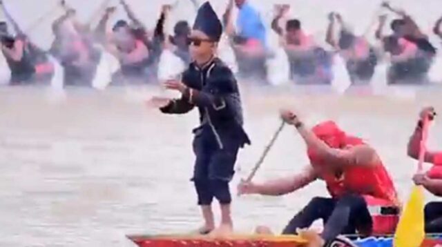 Aksi Penari Cilik di Pacu Jalur Viral, Dika Dikenal Dunia Lewat Aura Farming