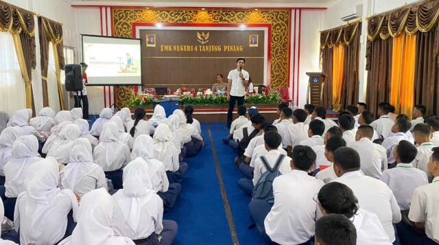 Polresta Tanjungpinang Ingatkan Pelajar SMK Soal Bahaya Konten Pornografi di HP