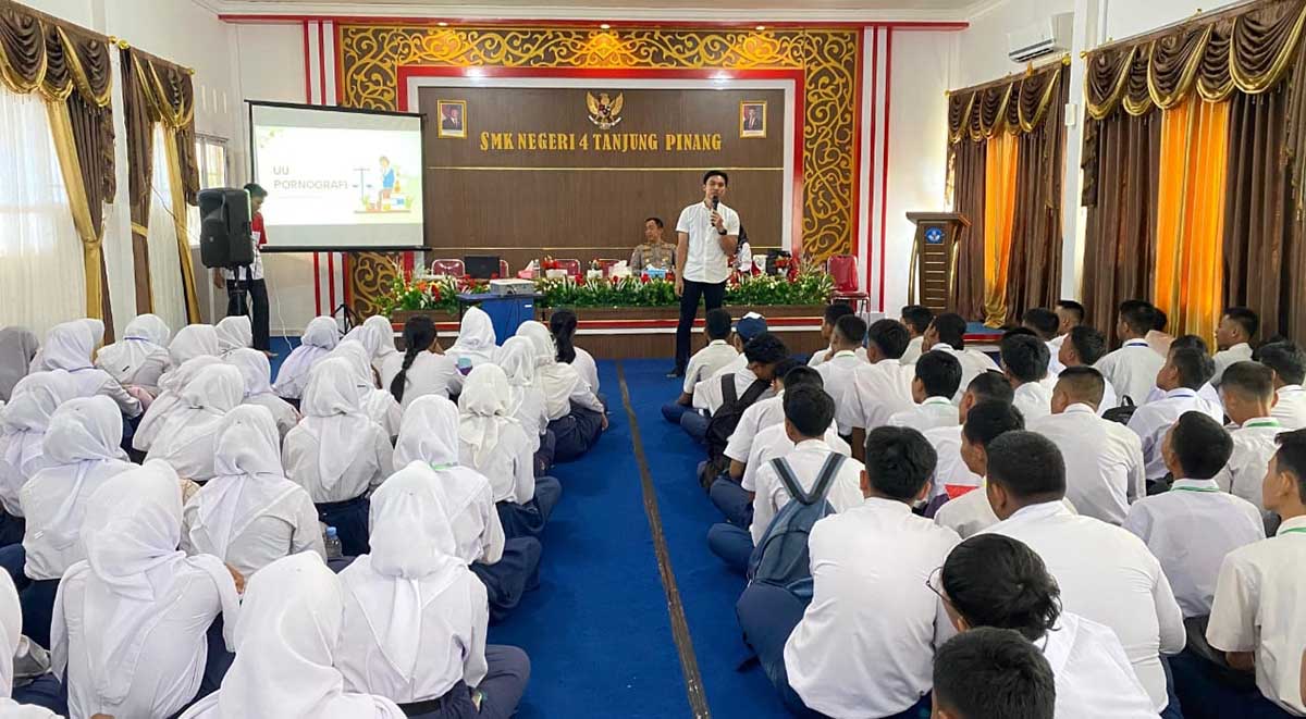 Polresta Tanjungpinang Ingatkan Pelajar SMK Soal Bahaya Konten Pornografi di HP