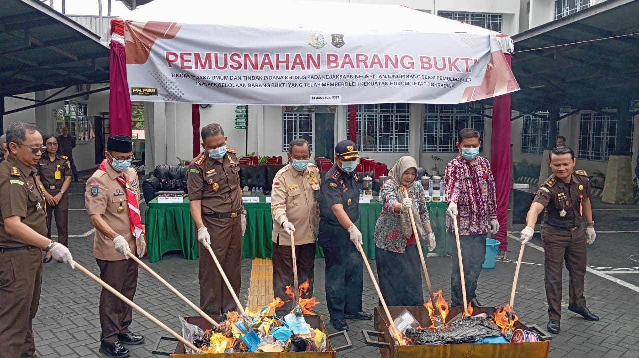 Kejari Tanjungpinang Musnahkan Ratusan Gram Narkotika Hasil Kejahatan