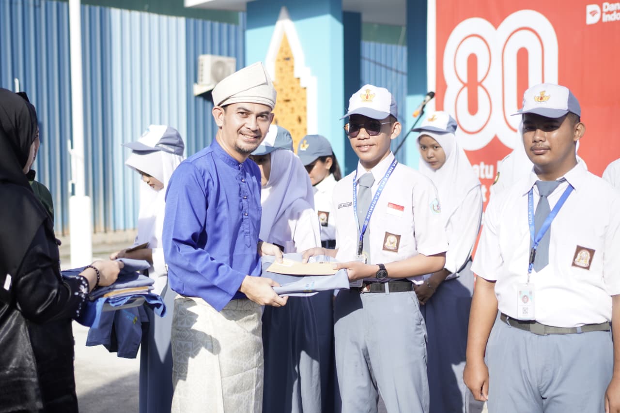 PLN IP UBP Kepri Rayakan HUT RI ke-80 dengan Upacara dan Penyaluran Beasiswa Siswa Berprestasi