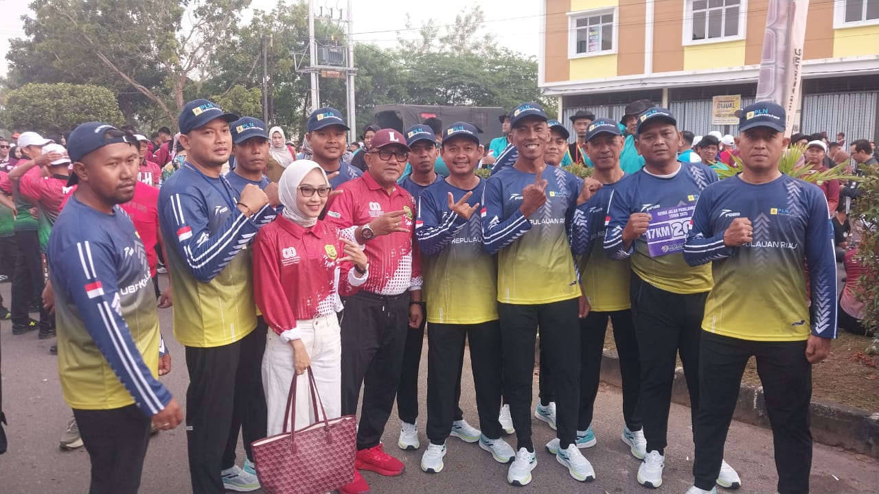 Dipadati Ribuan Warga Tanjungpinang, PLN UBP Kepri Tampil Kompak di Gerak Jalan 17 KM