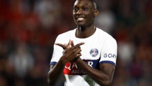 Transfer Kolo Muani Tertahan, Juventus Menunggu Bantuan dari Sunderland