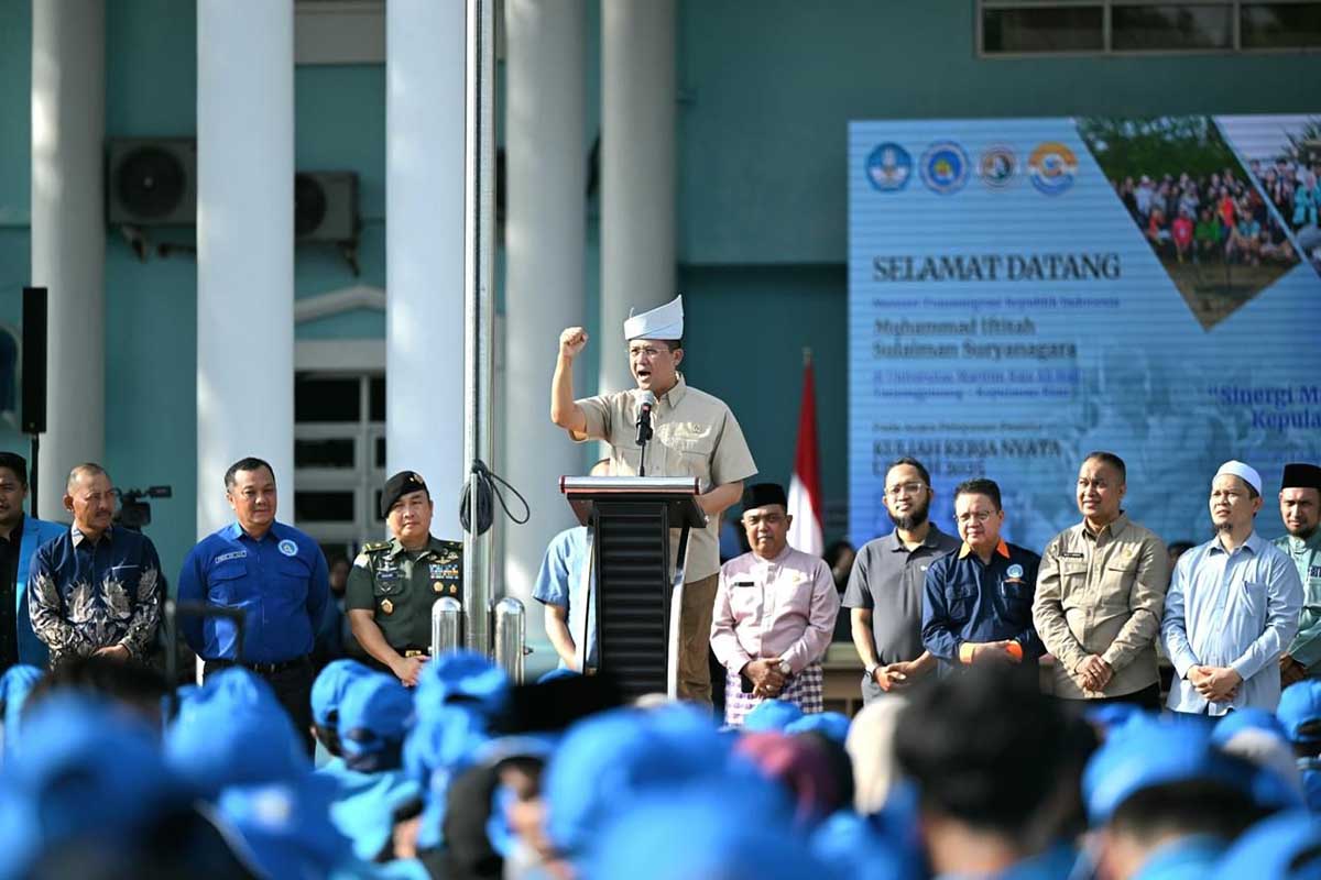 Mentrans Iftitah Sulaiman Lepas Ribuan Mahasiswa UMRAH Peserta KKN