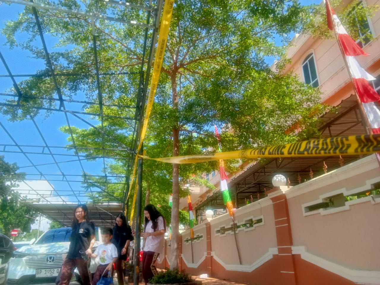 Kanopi di Depan Sekolah Pelnus Tanjungpinang Dipasangi Garis PPNS, Satpol PP: Tidak Miliki Izin