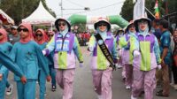 Ketua PKK Bintan Turun di Gerak Jalan 8 Km, Begini Aksi Kompaknya