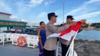 Sambut HUT RI ke-80, Polsek Pelabuhan Tanjungpinang Bagikan Bendera ke Penambang dan Supir Lori