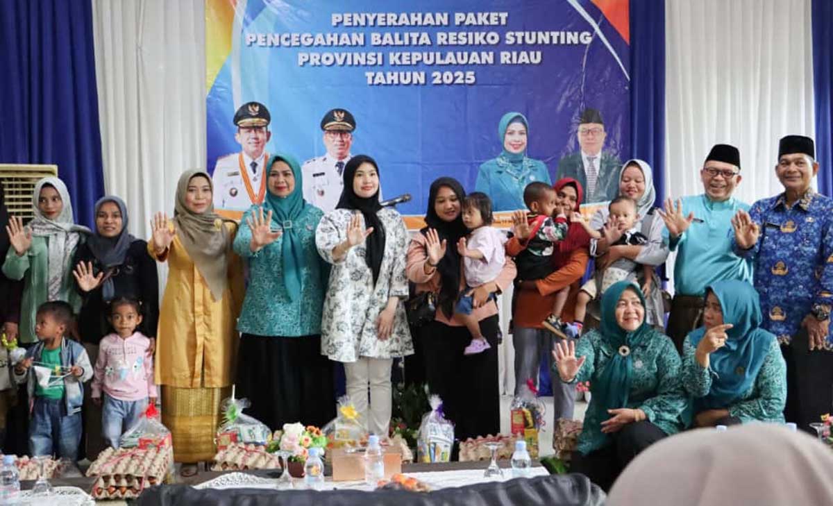 TP PKK Kepri Serahkan Paket Pencegahan Stunting untuk Balita di Bintan