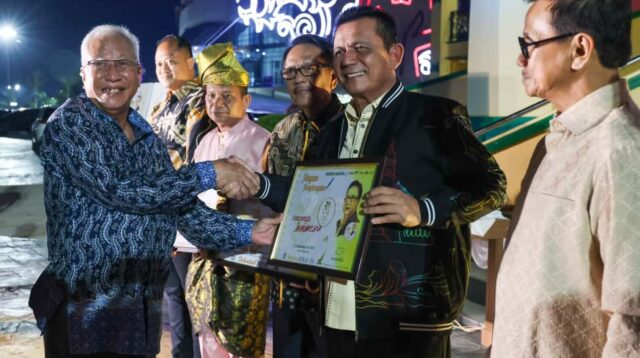 RDK Award 2025, Gubernur Ansar Terima Penghargaan Sahabat Rida K Liamsi