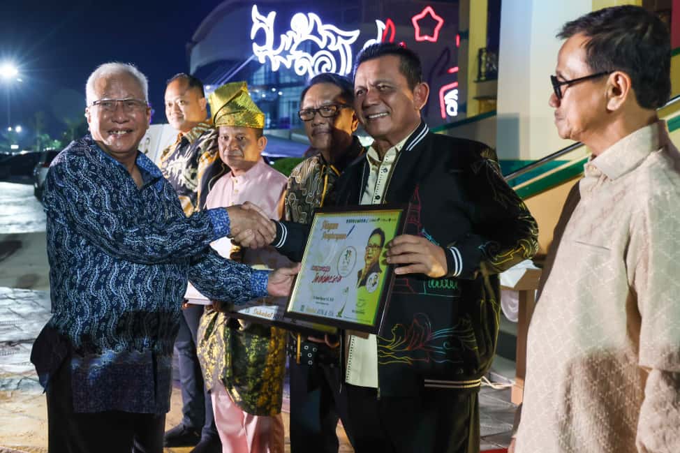 RDK Award 2025, Gubernur Ansar Terima Penghargaan Sahabat Rida K Liamsi