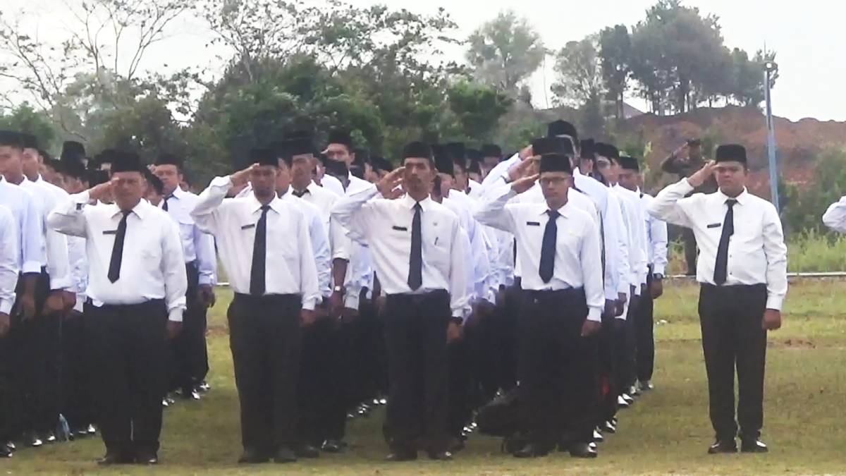 Lantik 1.499 PPPK Paruh Waktu, Wagub Nyanyang Berpesan Bekerjalah dengan Baik dan Penuh Tanggung Jawab.