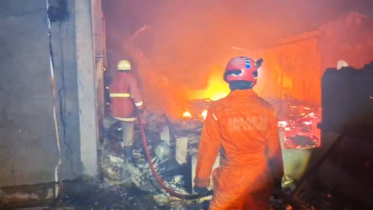 Tiga Rumah dan Lima Motor Warga di Tanjung Uban Hangus Terbakar.