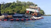 Kapal Pengangkut Limbah Kandas di Perairan Batam, Limbah Hitam Ditemukan di Pantai