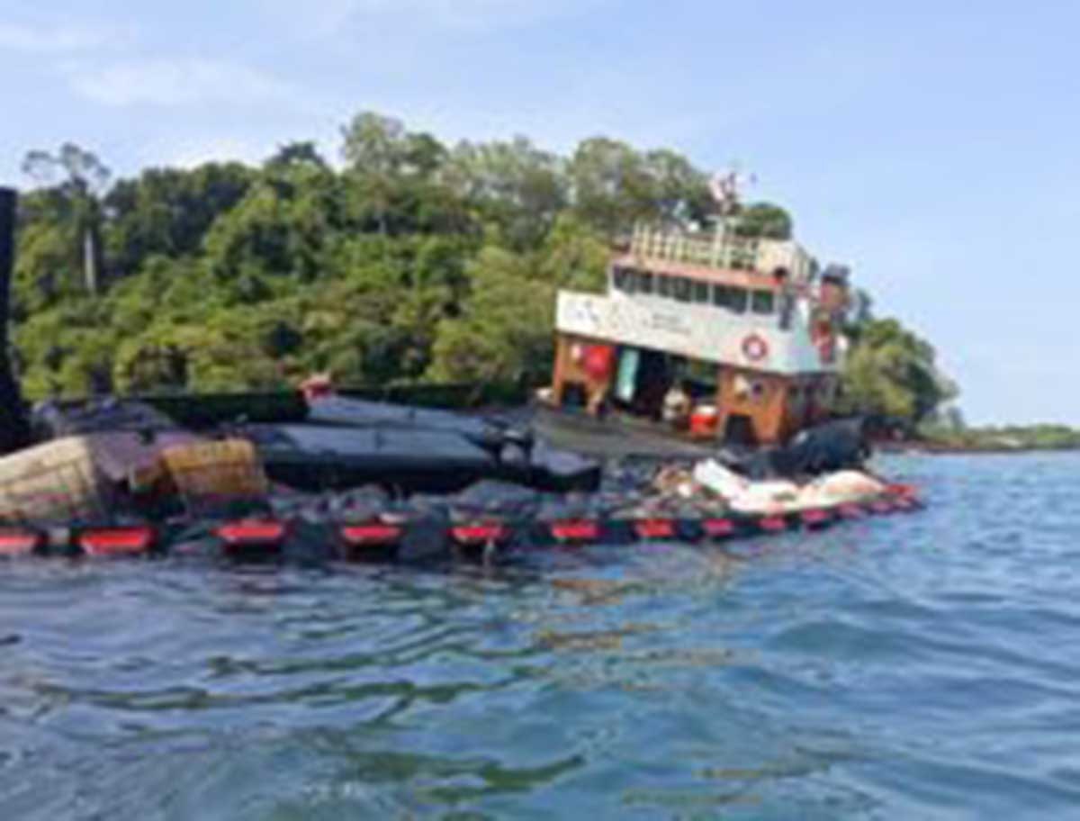 Kapal Pengangkut Limbah Kandas di Perairan Batam, Limbah Hitam Ditemukan di Pantai