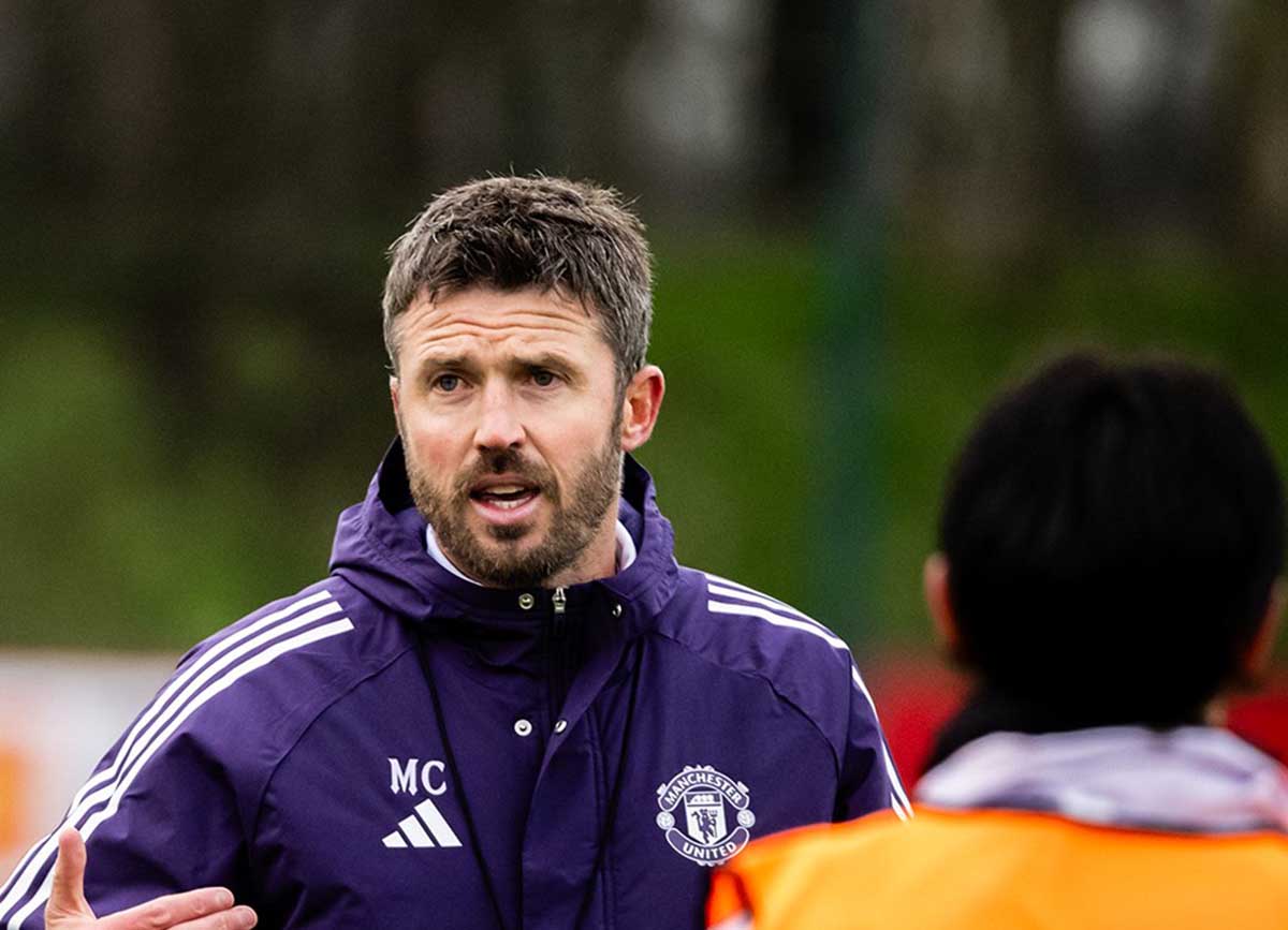 Carrick Yakin Atmosfer Old Trafford Jadi Modal MU Hadapi Manchester City