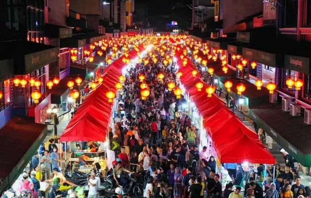 Jalan Merdeka–Teuku Umar Tanjungpinang Disulap Jadi Pasar Malam Imlek