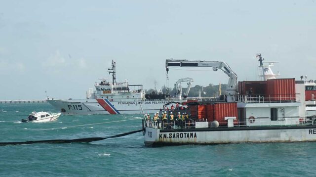 Simulasi PLP Tanjunguban, Tabrakan Kapal Picu Kebakaran dan Tumpahan HSD di Perairan Bintan