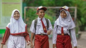 Ketika Orang Tua Lebih Galak dari Sistem Pendidikan Dasar