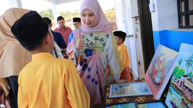 Kunjungi SLB Kijang, Hafizha Sapa Langsung Para Siswa