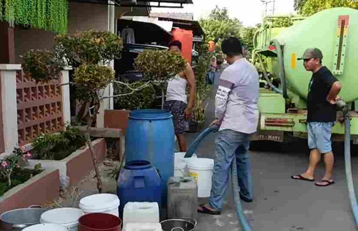 Pemko Tanjungpinang Salurkan 75 Ton Air Bersih untuk Warga Terdampak Kekeringan