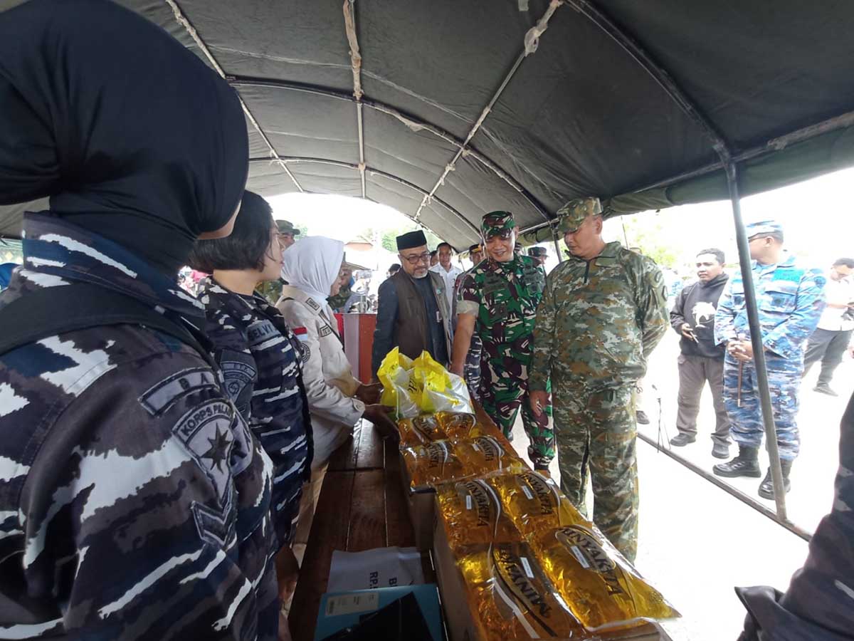 Bazar Ramadan TNI di Tanjungpinang Diserbu Warga, Rp10 Ribu Dapat 3 Sembako