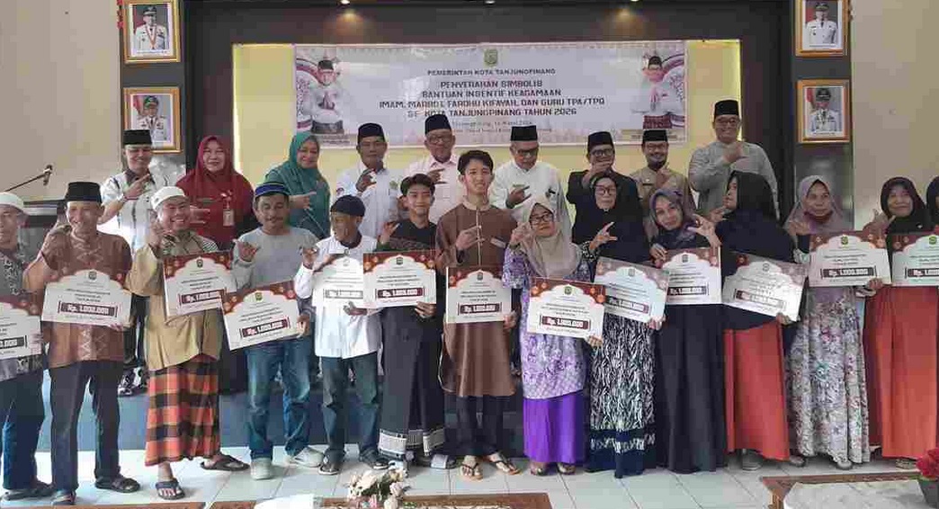 Jelang Idulfitri, Pemko Tanjungpinang Berikan Insentif untuk Imam dan Guru TPA